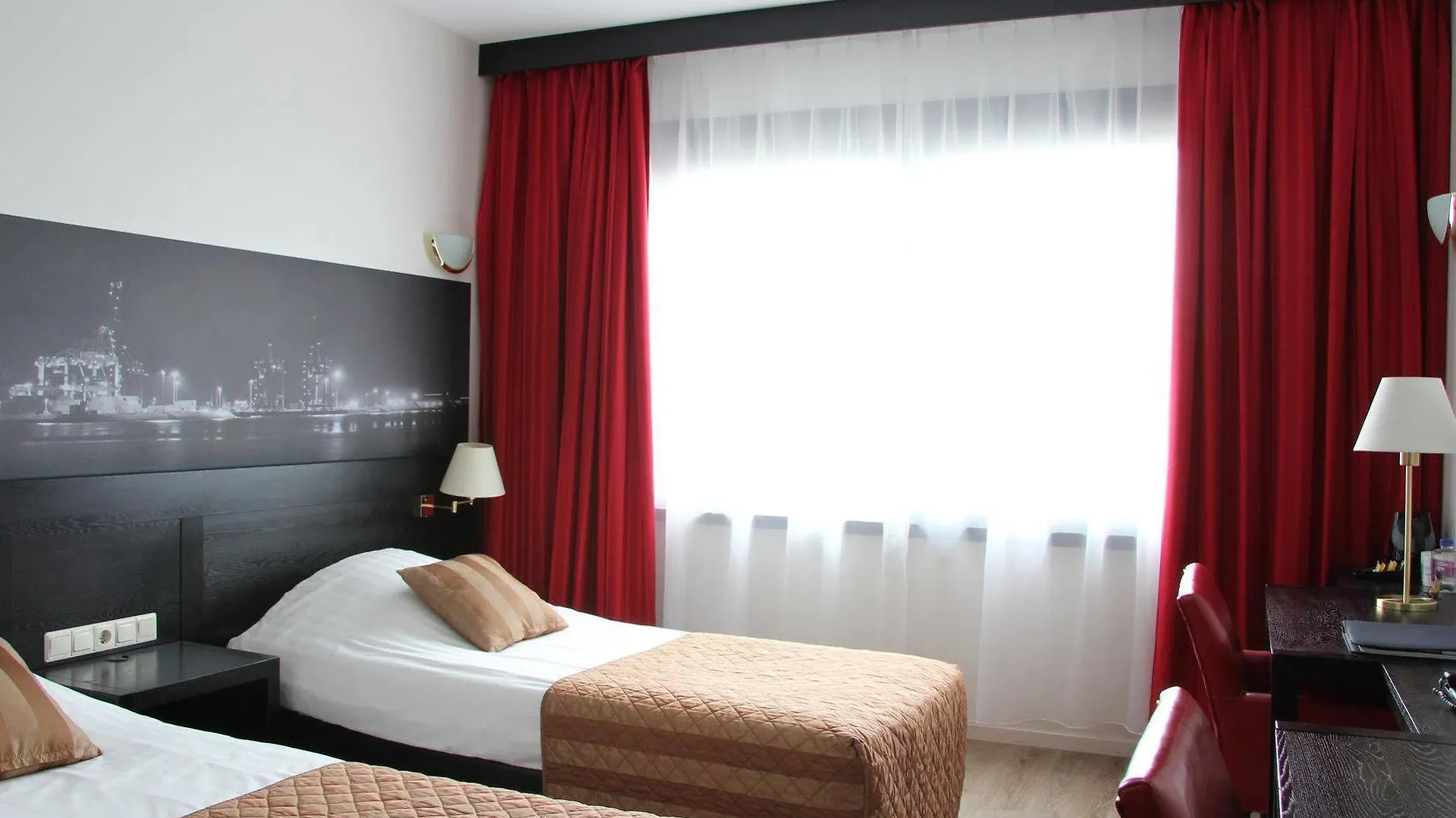 Bastion Hotel Amsterdam Airport Хоофддорп