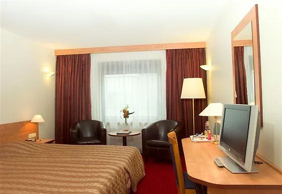 Bastion Hotel Amsterdam Airport Хоофддорп